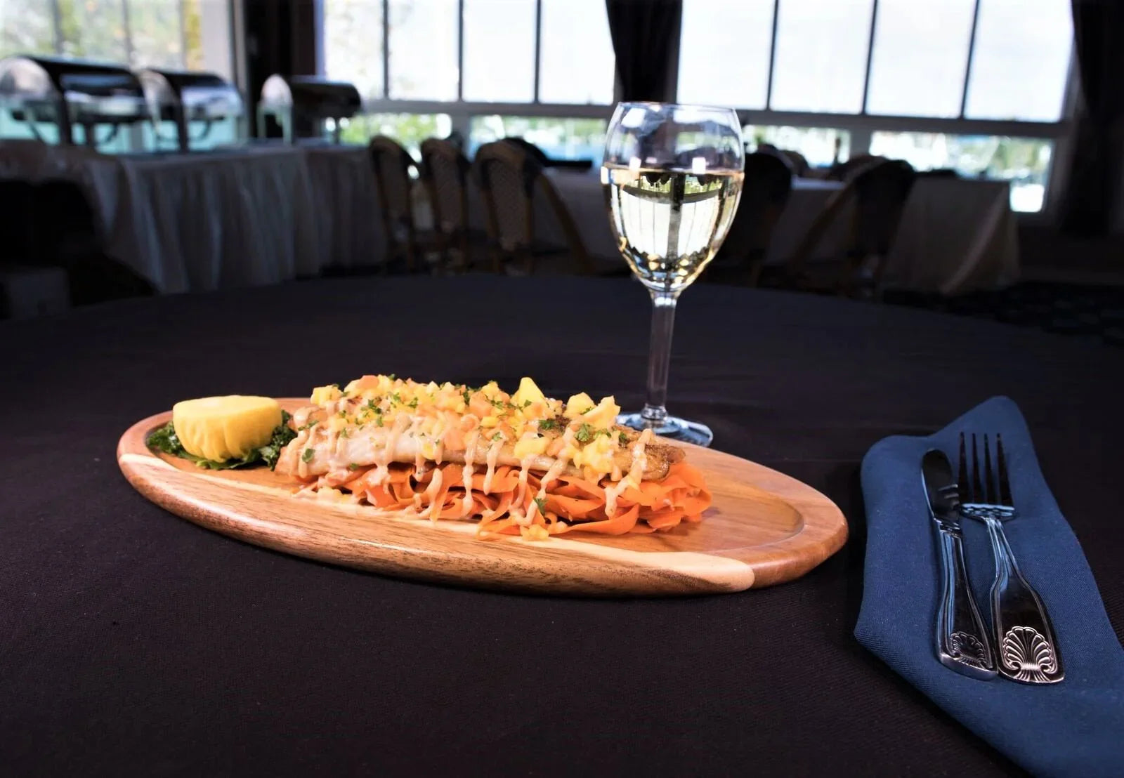 On The Table 118-O Long Oval Plate 15.5"x 7.5"