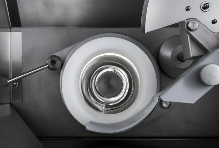 BAKEMAX BMDD007 dough divider and rounder combo for 9.1-39oz scaling